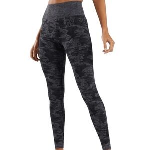Gymshark Dry Black Gray Camo Spellout Leggings Size Small #548‎